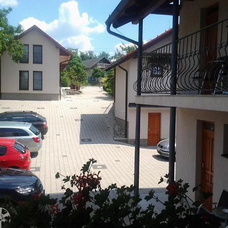 Penzion Karen Hotel Podhajska Bagian luar foto