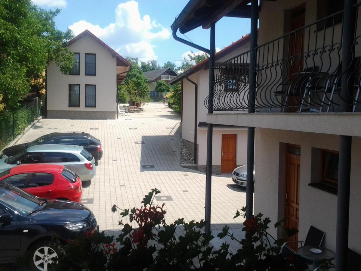 Penzion Karen Hotel Podhajska Bagian luar foto