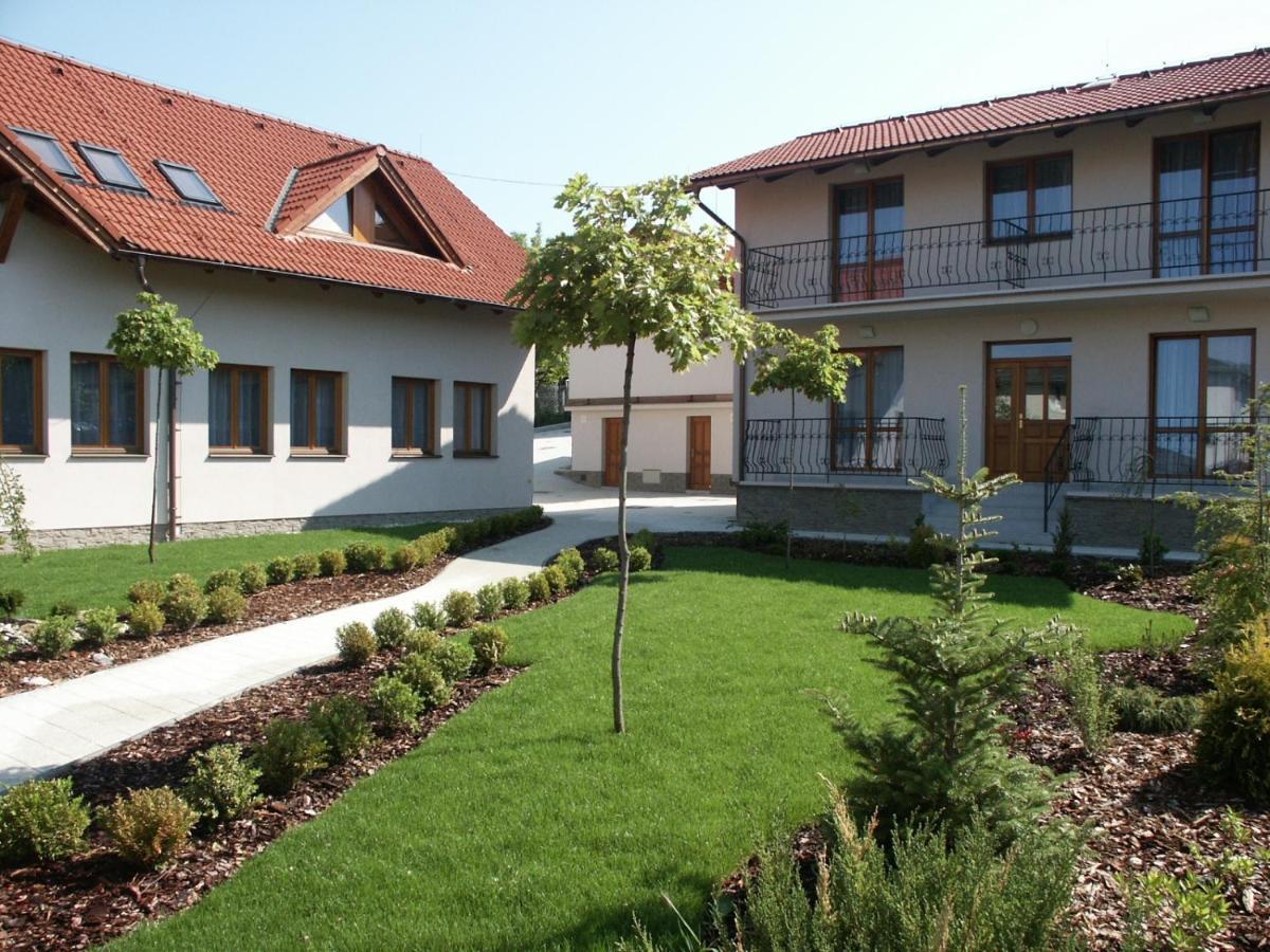 Penzion Karen Hotel Podhajska Bagian luar foto